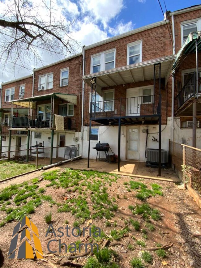 Building Photo - 3 Bedroom Home with Den and Fenced Yard in Quiet Neighborhood