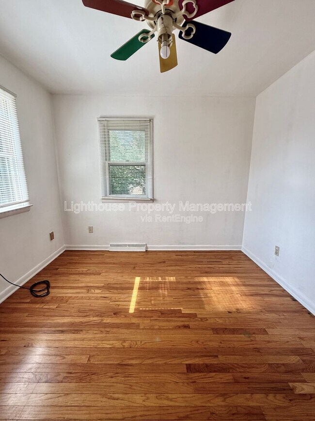 Building Photo - 2118 Woodbine Ave