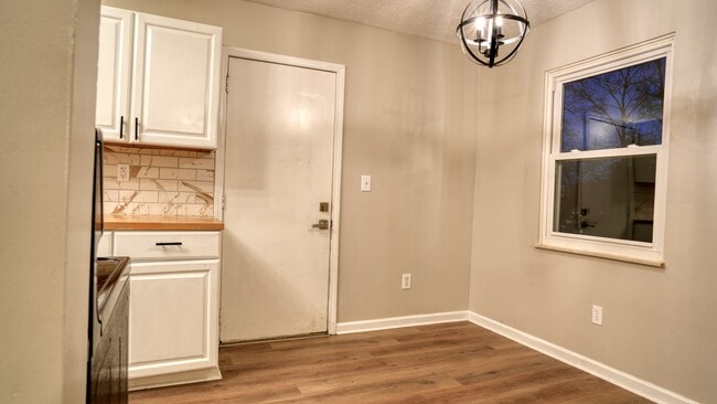 Building Photo - 6343 Cadbury Dr NW