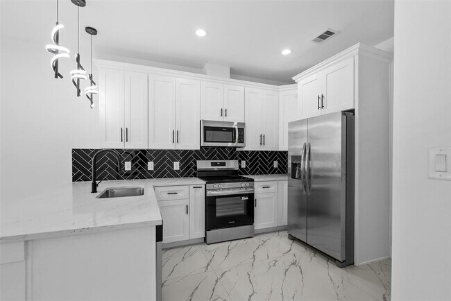 Building Photo - 9110 Everglade Dr