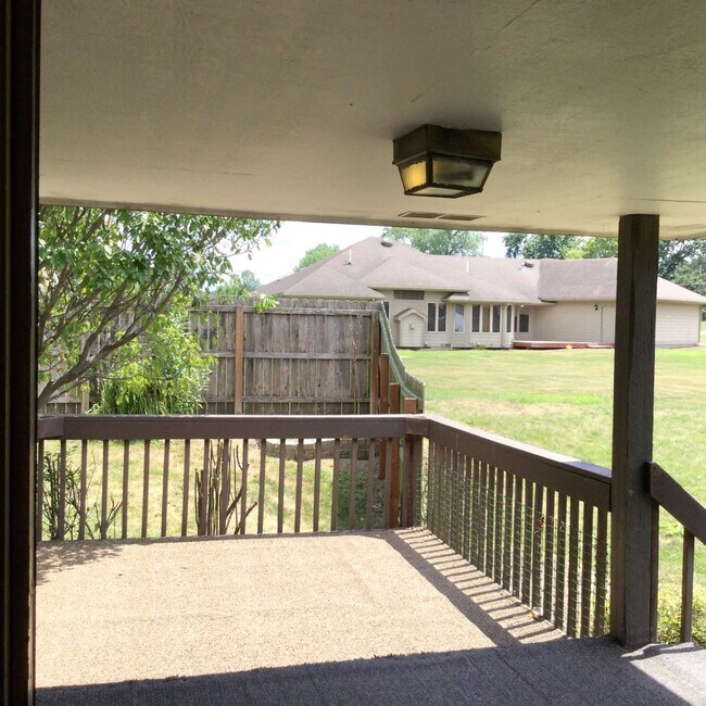 Building Photo - 7221 Hyperion Point Dr