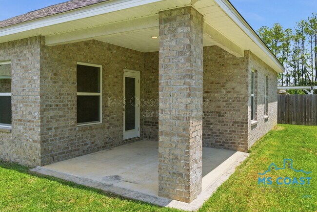 Building Photo - 5723 Overland Dr