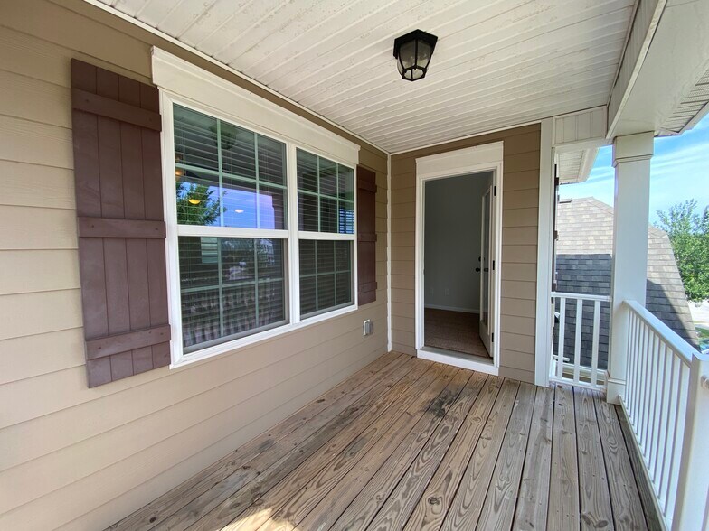 Upper covered front porch - 2076 Waverly Ct