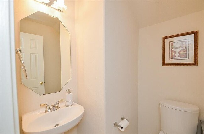 Building Photo - 1306 Ventura Canyon Dr