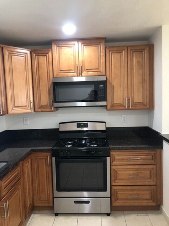 Building Photo - MOVE IN SPECIAL - Westminster One Bedroom ...