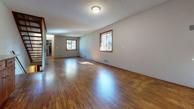 Building Photo - 4 bed 2 bath unit