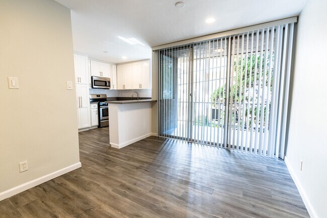 Interior Photo - 115 North Wetherly Drive