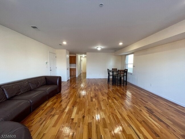 Primary Photo - 283-285 Morris Avenue Unit
