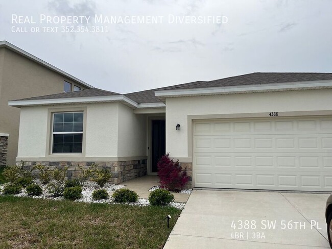 Building Photo - Spacious 4/3 W/ Oversized Screened Lanai