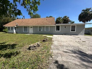 Building Photo - 2210 Cantor Ln