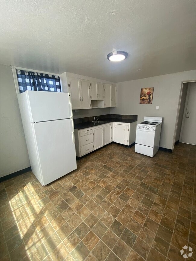 Building Photo - 303 Ivy St