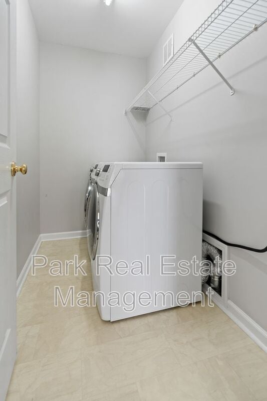 Building Photo - 285 Plaza Dr