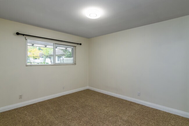 Building Photo - 1156 Stonewall Cir