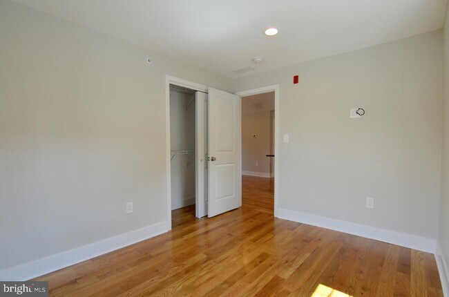 Building Photo - 400 W Wayne Ave