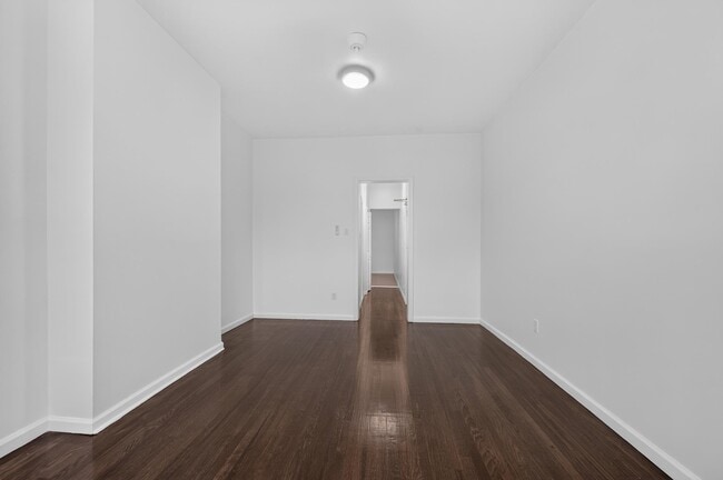 Building Photo - 210 36th St
