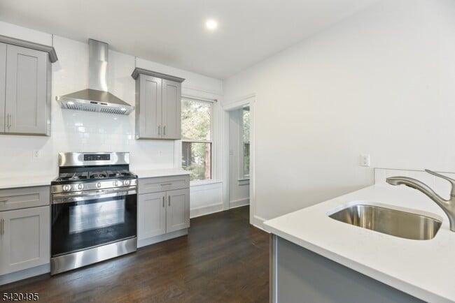 Building Photo - 67 Dunnell Rd