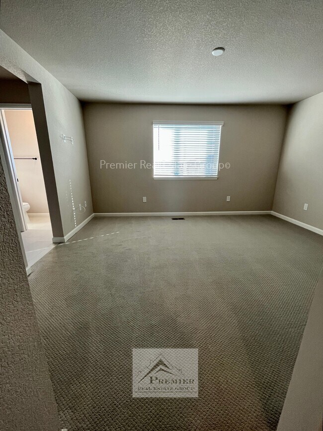 Building Photo - 1545 Spring Water Point