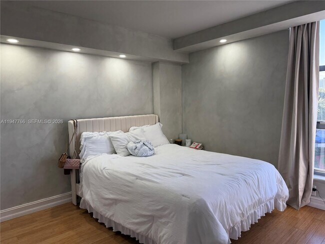 Building Photo - 19101 NE 36th Pl