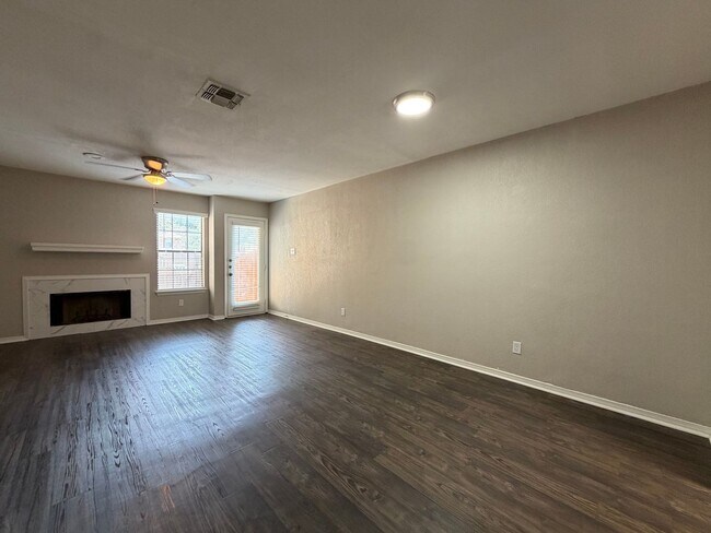 Building Photo - 7417 Kingswood Dr