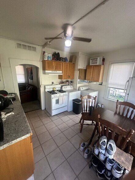 Building Photo - 915 La Crosse St