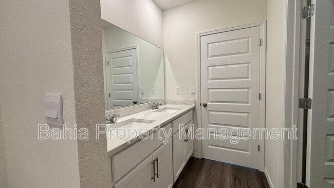 Building Photo - 1676 Hummingbird Rd