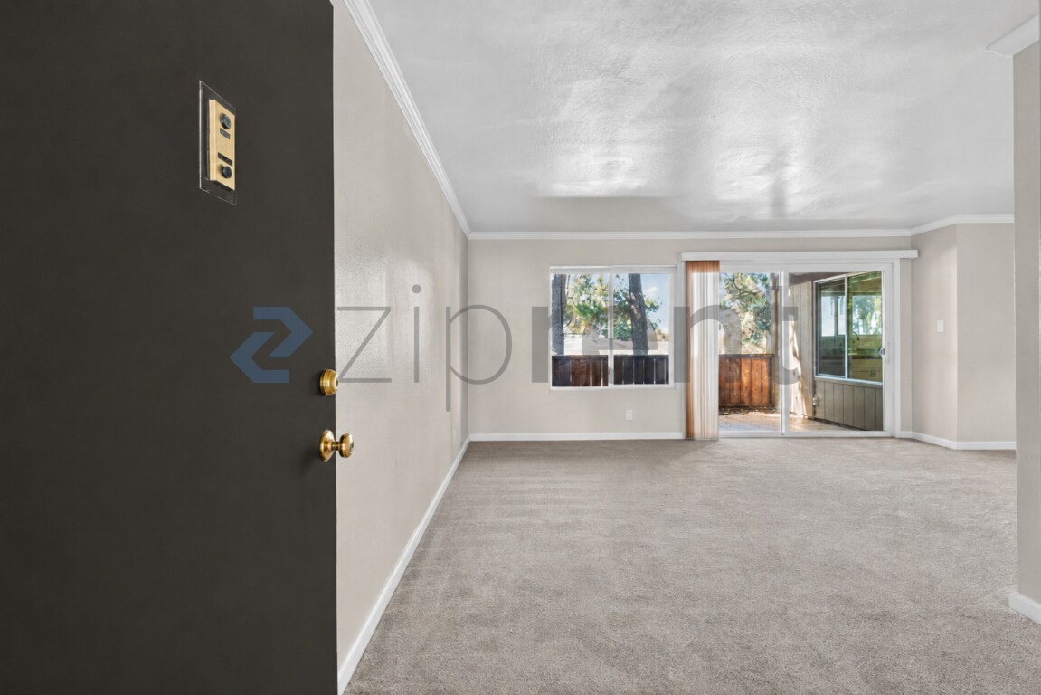Building Photo - Unit H7