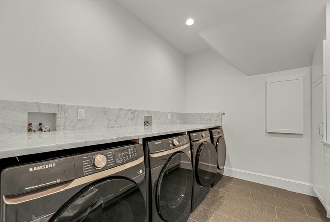 Building Photo - 373 Hardenburgh Ave