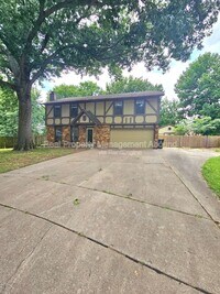 Building Photo - 1811 W Gulfport Cir