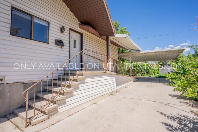 Building Photo - 357 S 200 W St