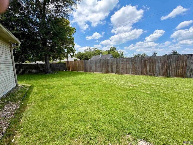 Building Photo - 41188 Lakeway Cove Ave