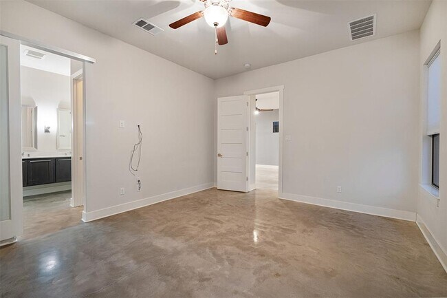 Building Photo - 904 Freewater Ln