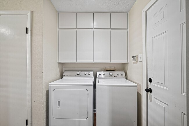 Building Photo - 711 Leicester Ln