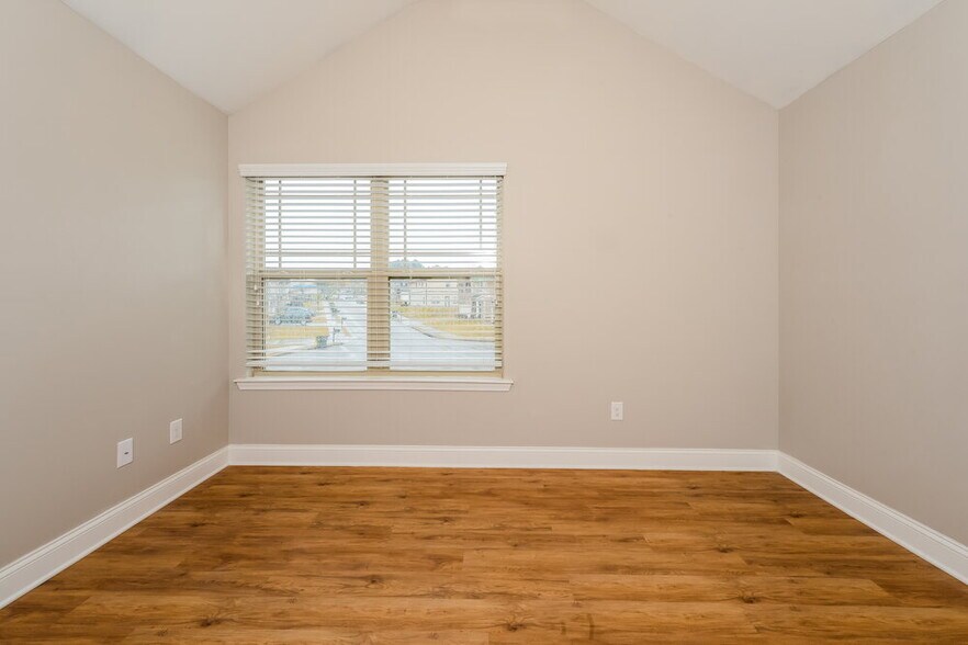 Building Photo - 2291 Wentworth Park Dr