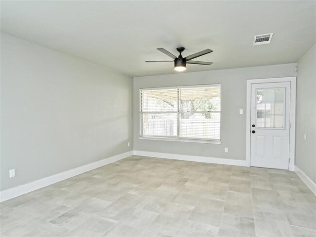 Building Photo - 1303 Green Terrace Dr