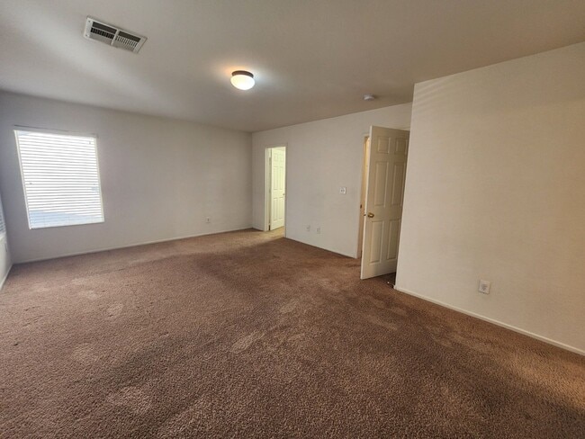 Building Photo - Great 2 Story Home in the SouthWest