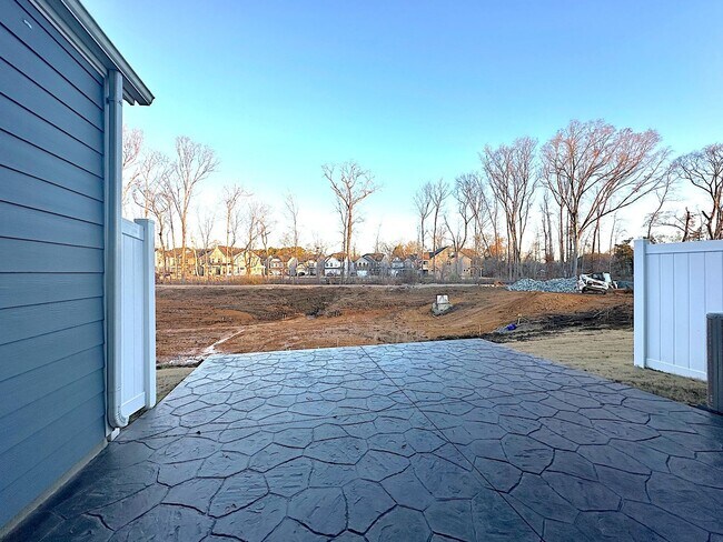Building Photo - HARRISBURG TOWNHOME