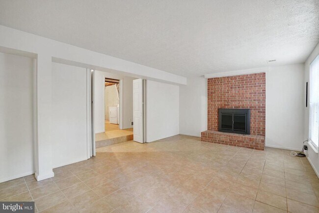 Building Photo - 6515 Field Master Dr