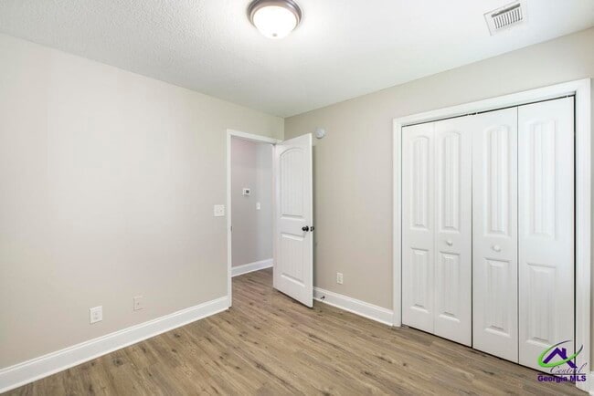 Building Photo - 510 Leisure Lake Dr