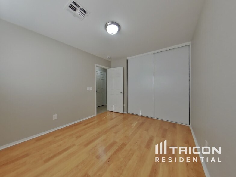 Building Photo - 10534 W Carlota Ln