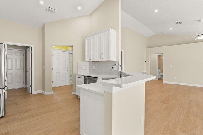 Building Photo - 1590 Polynesian Ln