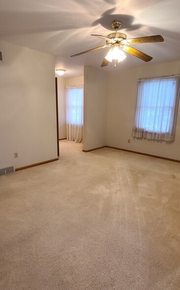 Building Photo - 495 Shadydale Dr