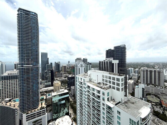 Building Photo - 950 Brickell Bay Dr