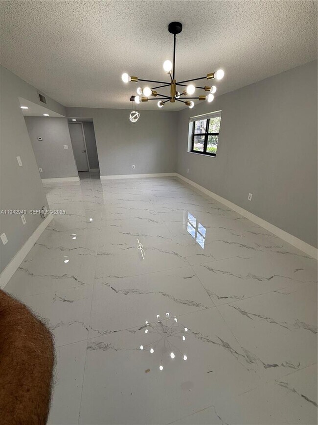 Building Photo - 9937 Nob Hill Pl