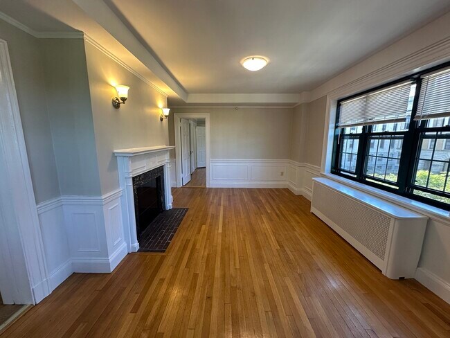 Building Photo - 124 Bowdoin St