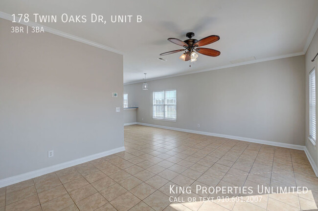 Building Photo - 178 Twin Oaks Dr