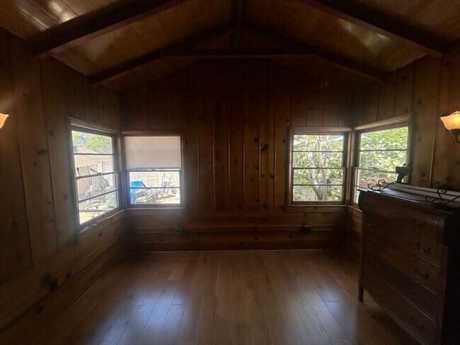 Building Photo - 2434 Florencita Dr W