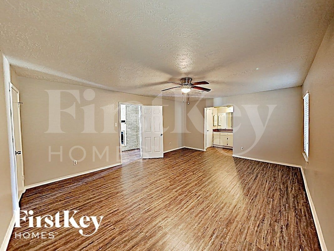 Building Photo - 6803 Stiller Dr