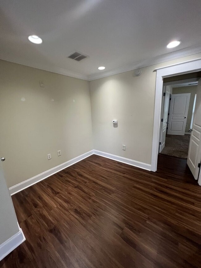 Building Photo - 15-1527 Kisling