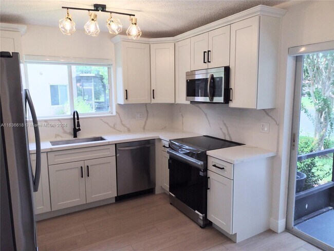Building Photo - 1740 SW 110th Terrace