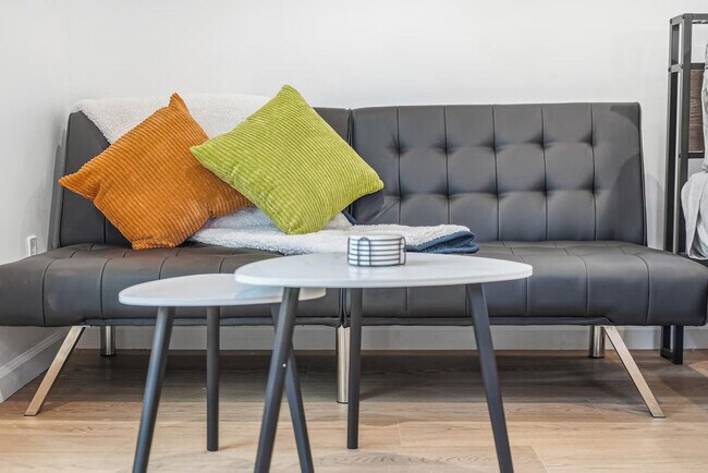 Building Photo - 542 Columbia Ave